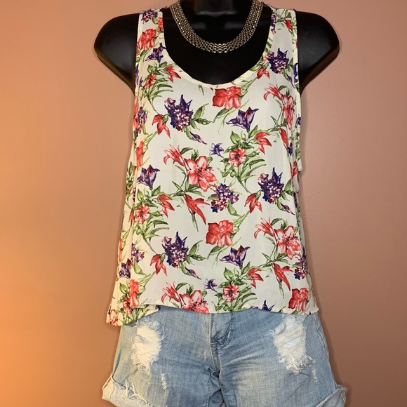 Lush Floral Blouse - Picture 2 of 12